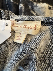 Pre-Owned Hem & Thread Distressed Back Zipper Long Sleeve Size Small