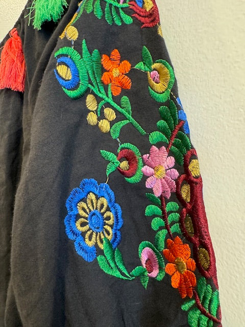 Pre-Owned Embroidered Mexican Heritage Dress Size Medium