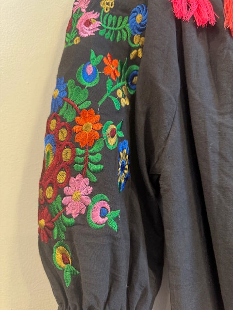 Pre-Owned Embroidered Mexican Heritage Dress Size Medium