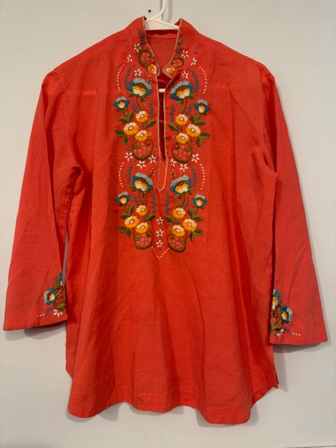 Pre-Owned Peach Embroidered Button Up Top Size Medium