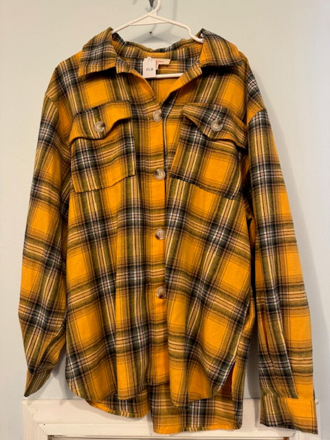 Pre-Owned Peach Love Big Button Flannel Size Medium