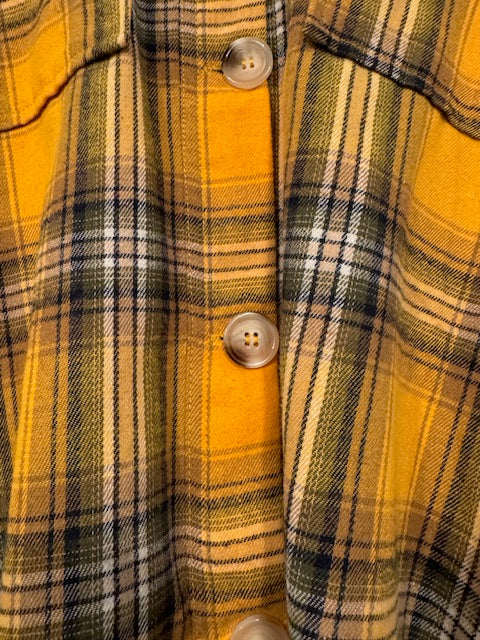 Pre-Owned Peach Love Big Button Flannel Size Medium
