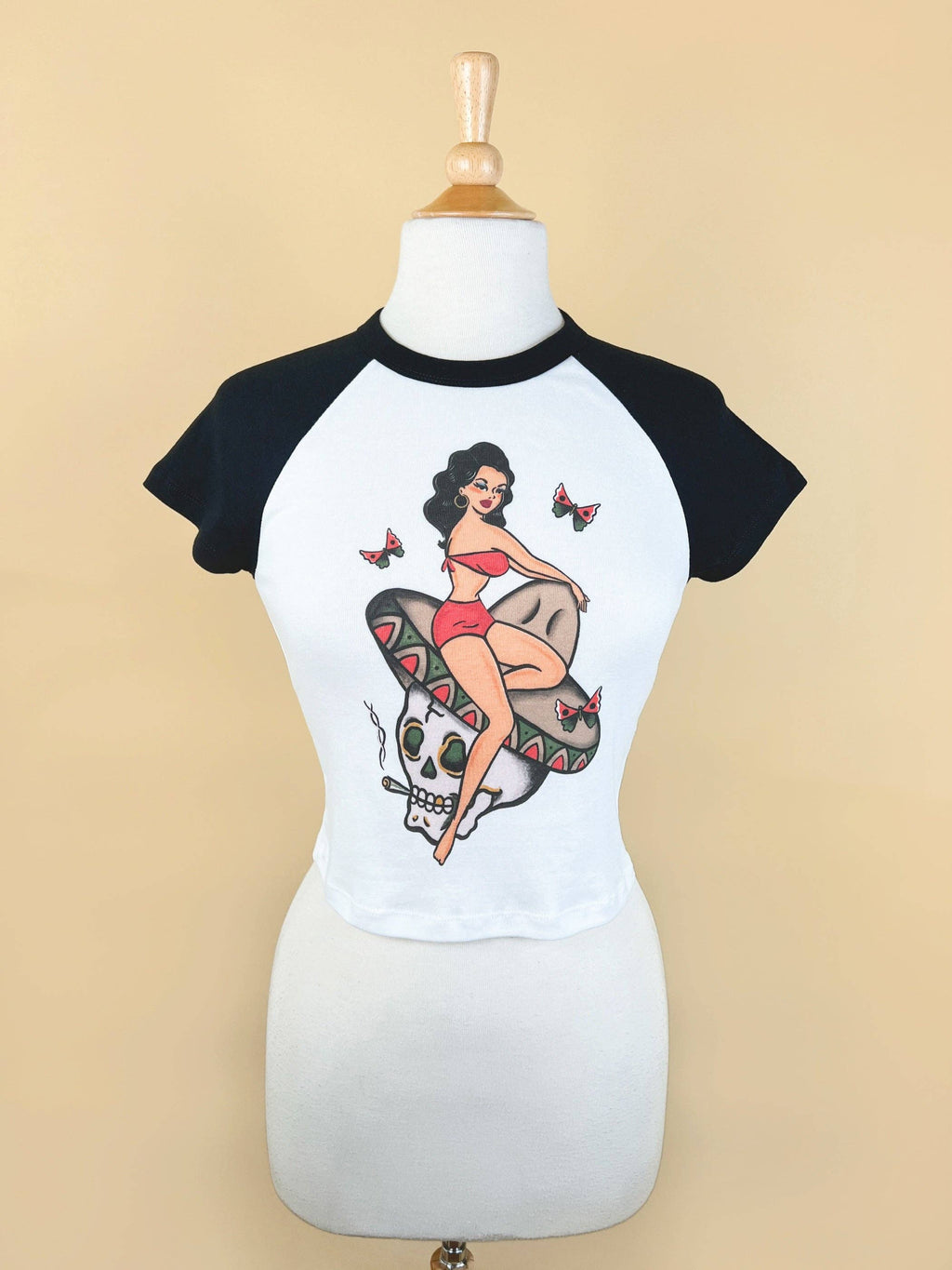 Belle Muerte Short Raglan Cropped Baby tee in White/Black