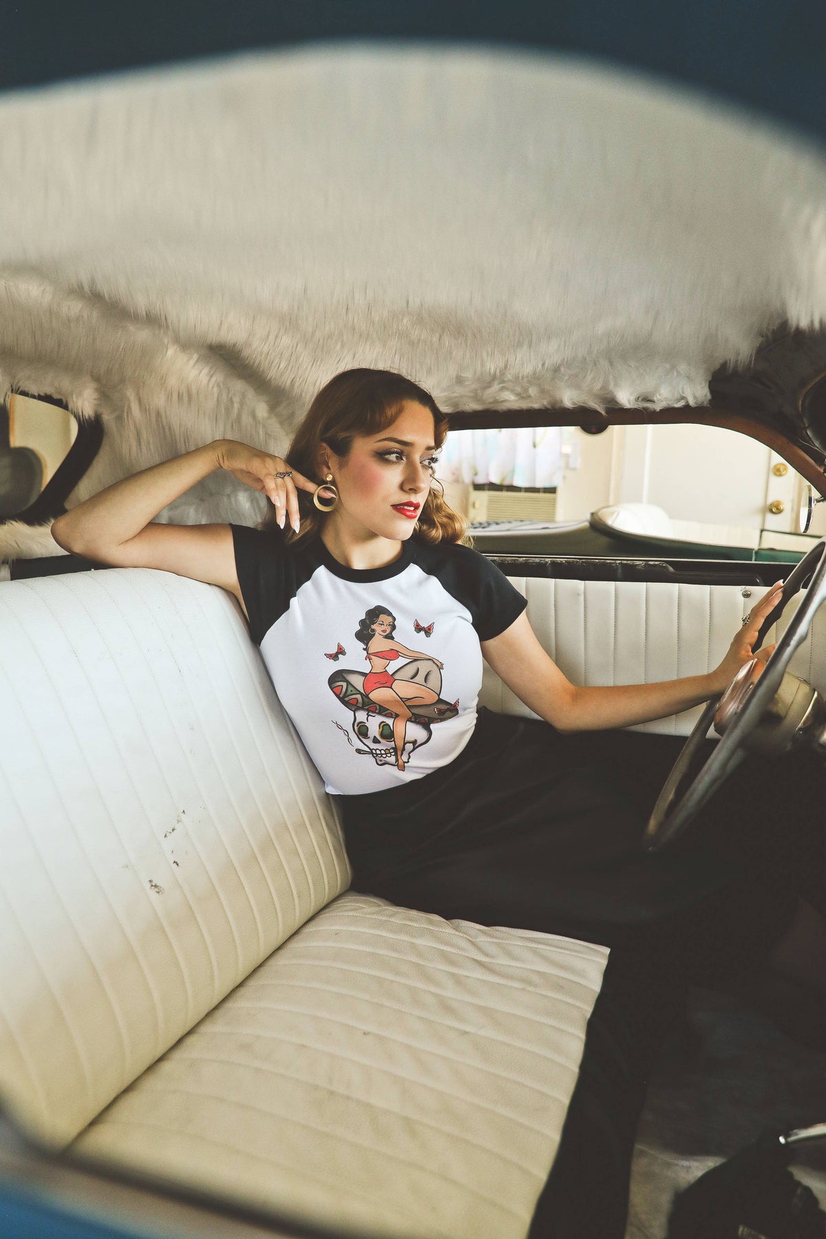 Belle Muerte Short Raglan Cropped Baby tee in White/Black