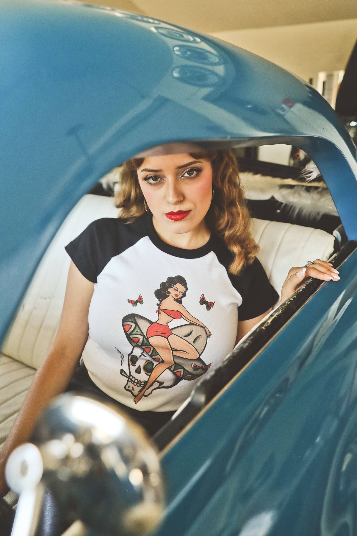Belle Muerte Short Raglan Cropped Baby tee in White/Black