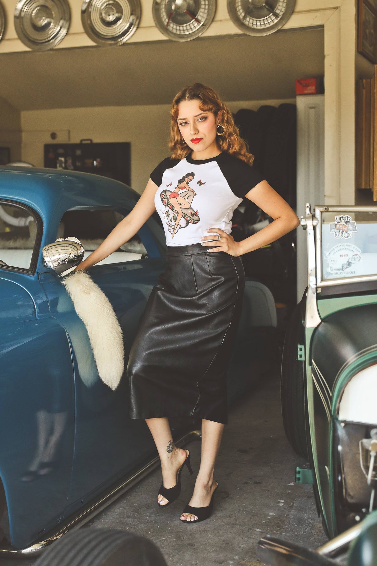 Belle Muerte Short Raglan Cropped Baby tee in White/Black